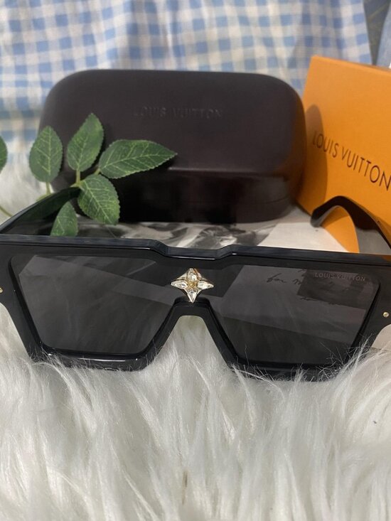 Louis Vuitton Sunglasses with box main image 6
